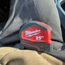 Milwaukee 25ft Tape Measure