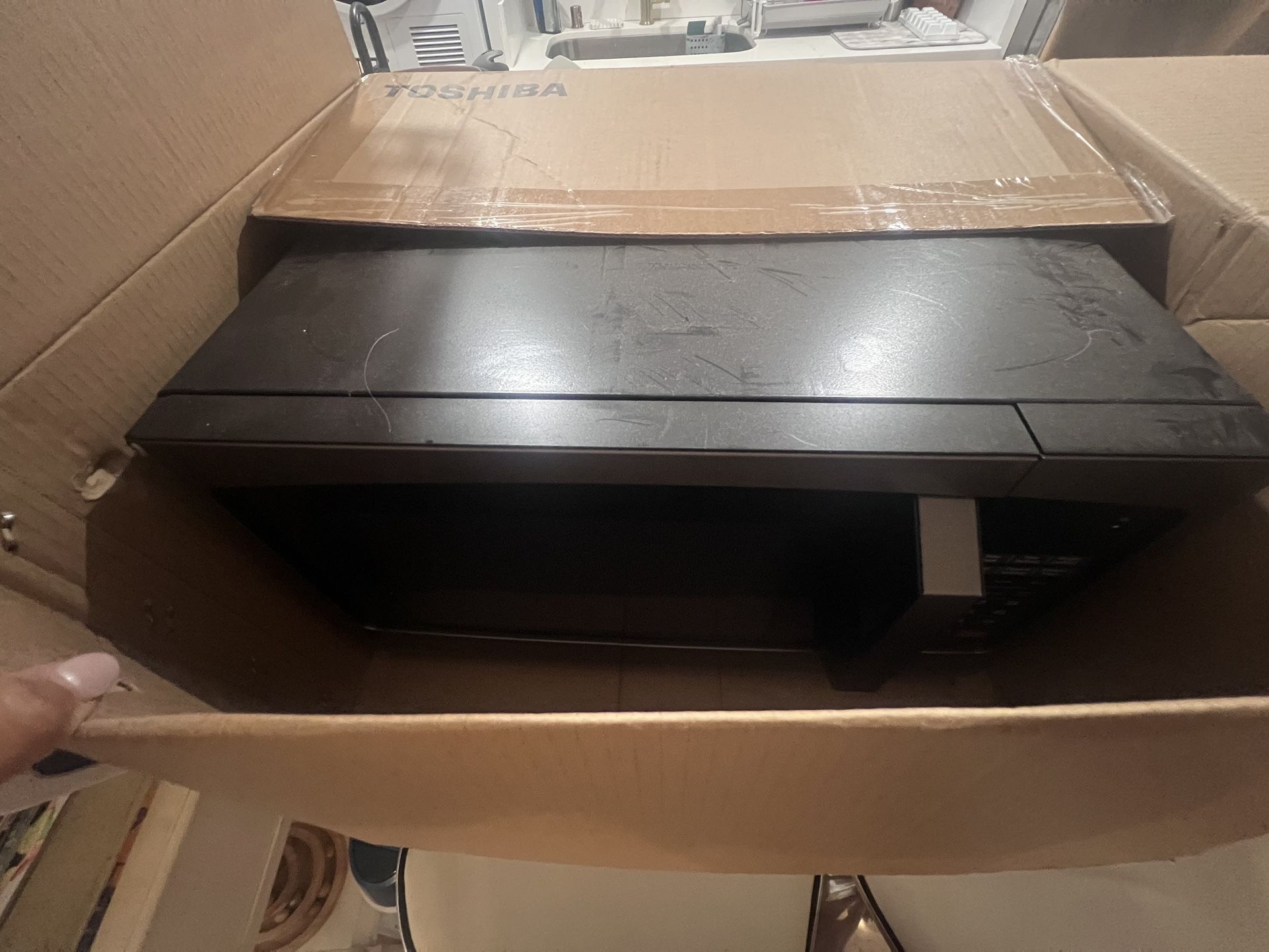 Toshiba Compact Microwave 