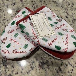 Brand New with Tags - Cupcakes and Cashmere Set Of 2 Mini Oven Mittens
