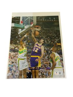 Autographed Vlade Divac Photo-Beckett (WW39632)