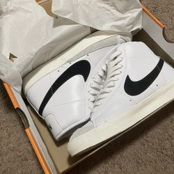 Nike Blazers Mid 77’ VNTG