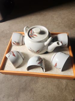 Teapot and its cups