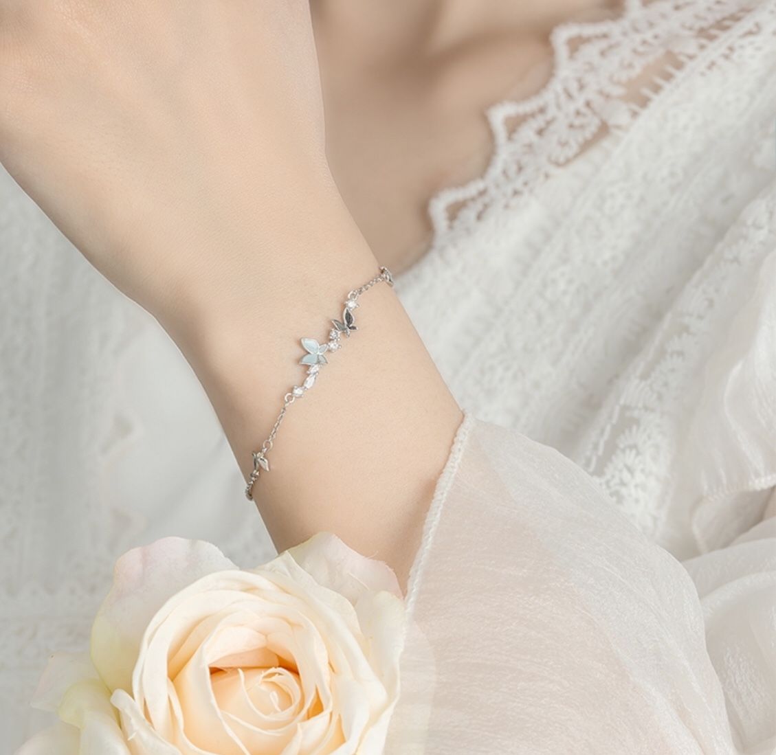 Luminous butterfly flexible wisteria romantic atmosphere hand jewelry exquisite and sweet girl jewelry good luck inlaid zircon bracelet