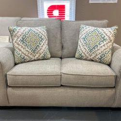 New Woodhouse Uph. Loveseat 