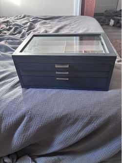 Jewelry box