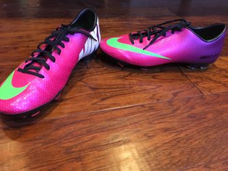 Nike soccer shoes size9