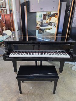 Young Chang 5’ Baby Grand Piano Polished Ebony Black With Bench