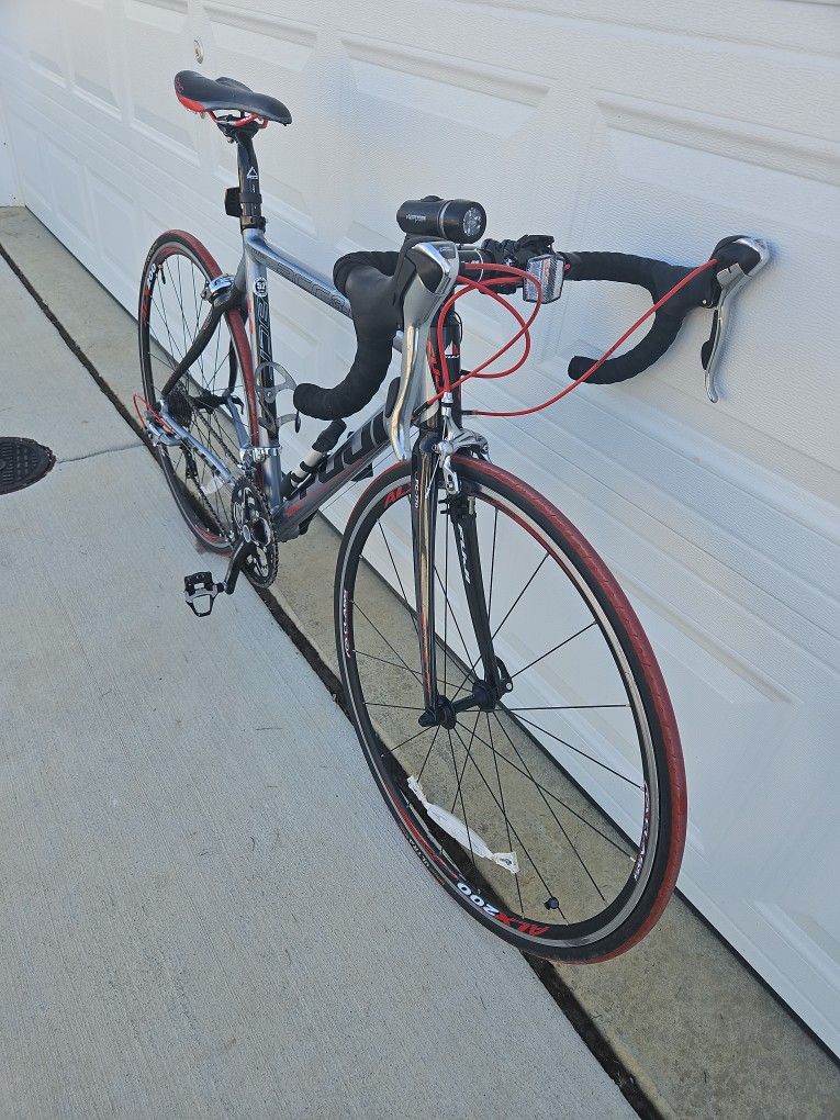 Fuji Acr 3.0 Roubix Road Bike. 52cm Frame