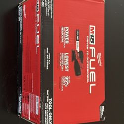 M18 18V Lith-Ion Brushless Cordless FUEL 5 in. Random Orbit Sander