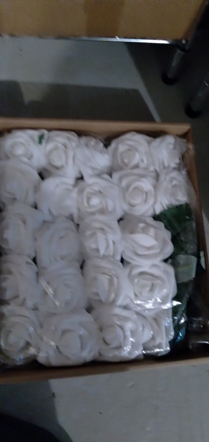 22 Felt Fake White Roses With Stems And Leaves