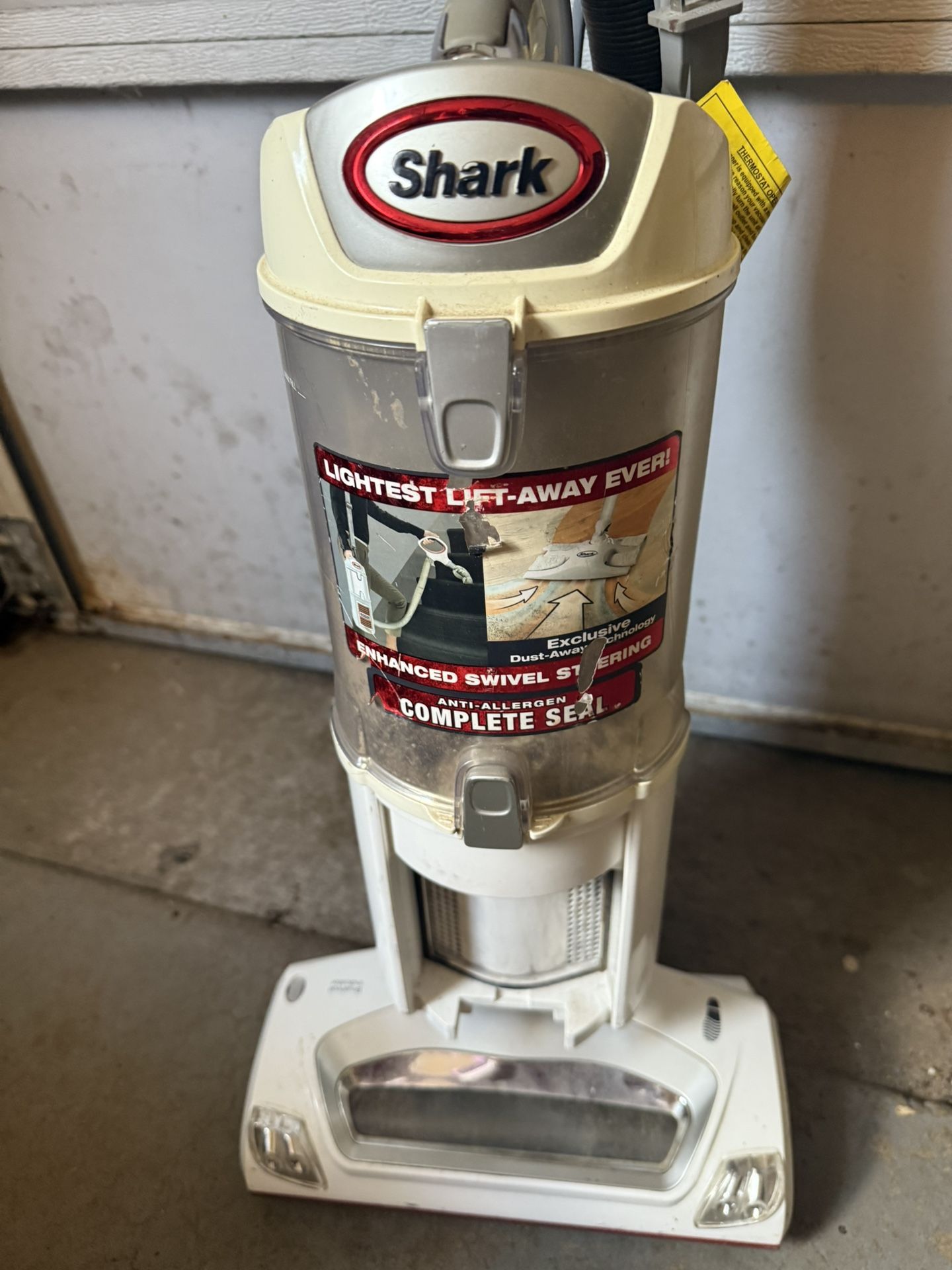 SHARK ROTATOR LIFT AWAY VACUUM