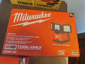 Triple Panel Flood Light