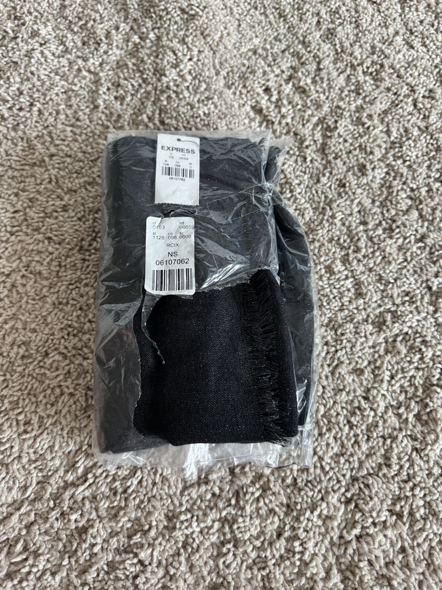 Express Black Shimmer Infinity Scarf β One Size π€β¨