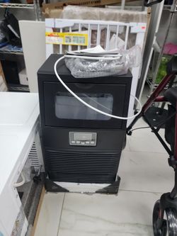 Black Countertop Ice Maker Machine