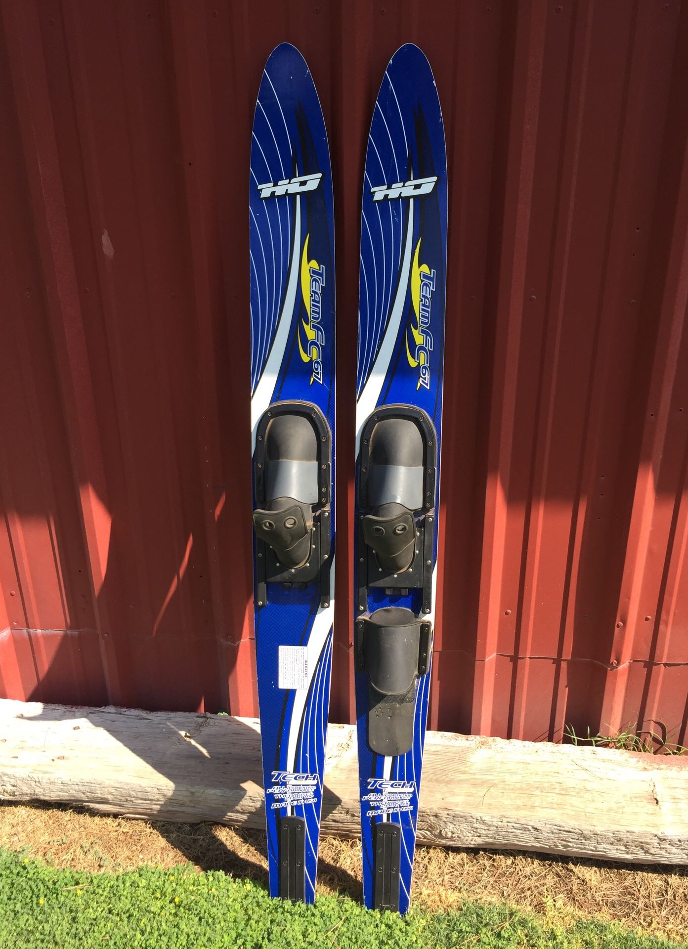 Set of HO brand double waterskis