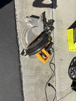DeWALT compound Miter Saw