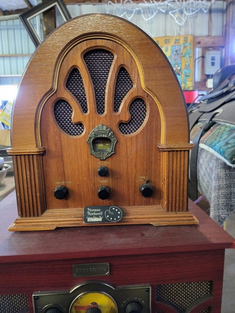 Antique Norman Rockwell Music Set / Radio