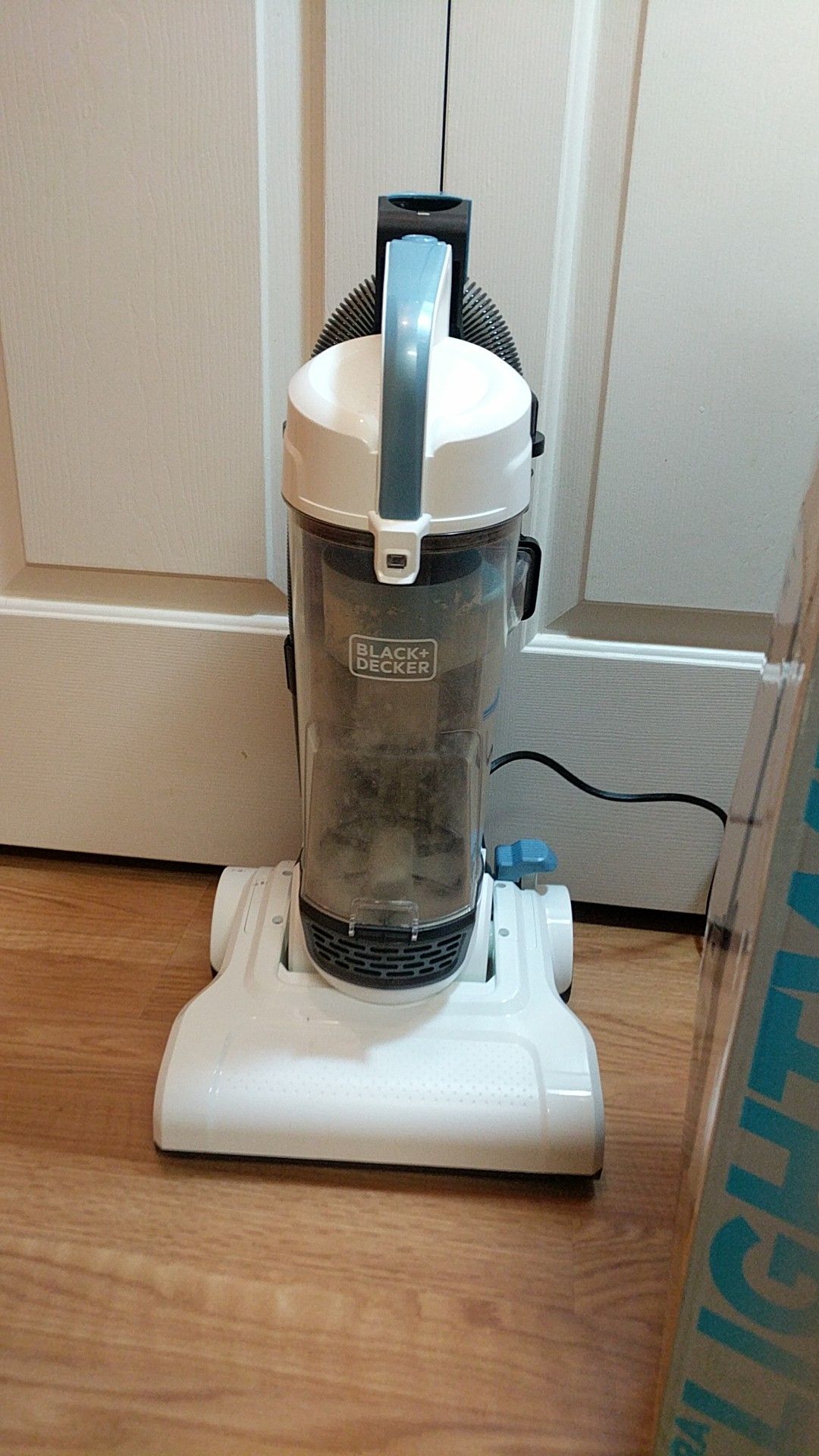 Black and Decker vacuum *missing handle