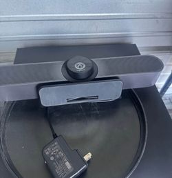 Logitech MEETUP V-R0007 All-in-one conference camera for huddle and small rooms.