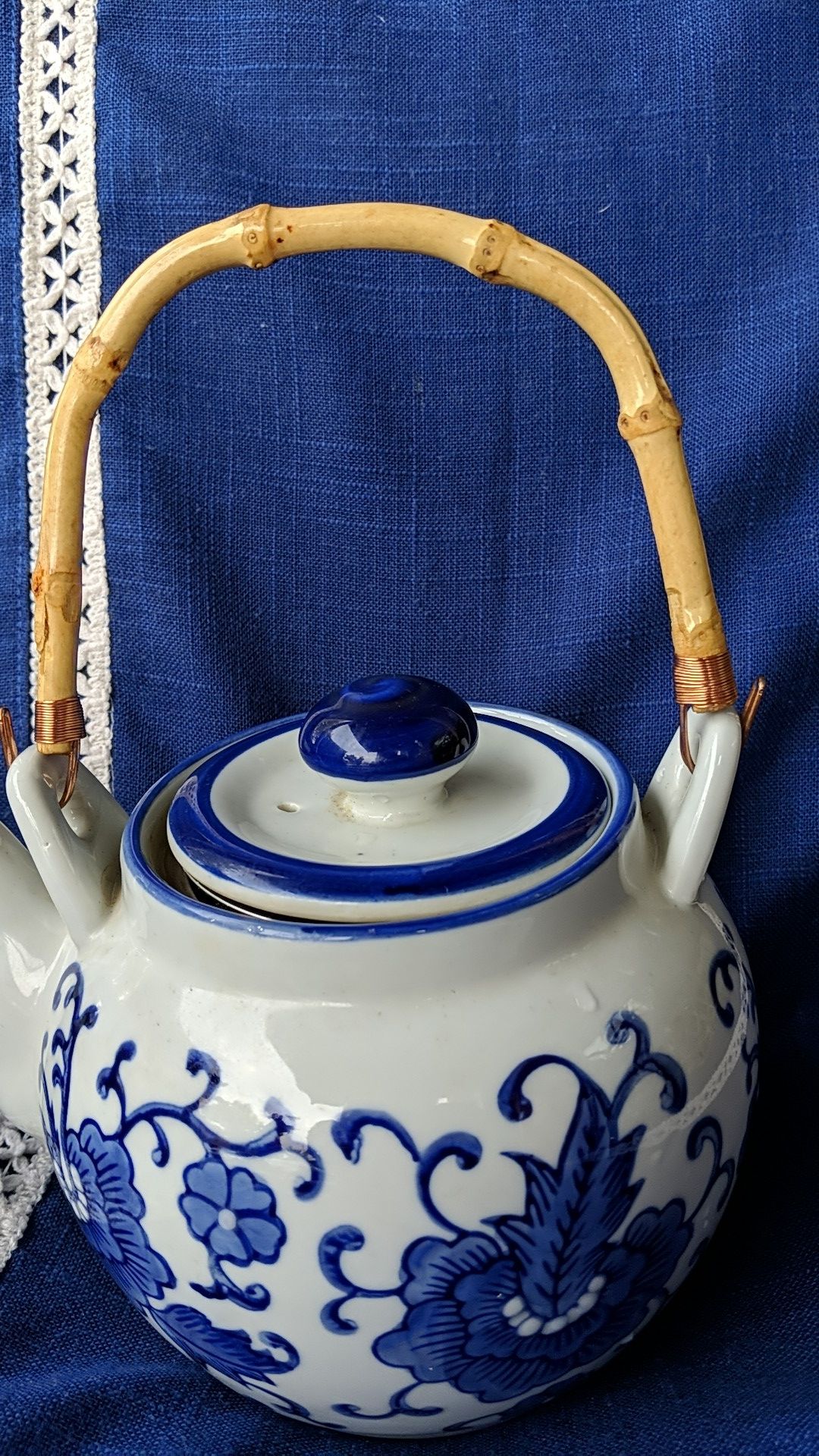 YOKOHAMA STUDIO WHITE & BLUE Ceramic Round Teapot w Bamboo Handle #2 Hand painted