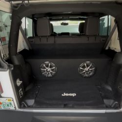 Custom Speaker Box And Amplifier for JK 4 Door Jeep Wrangler 