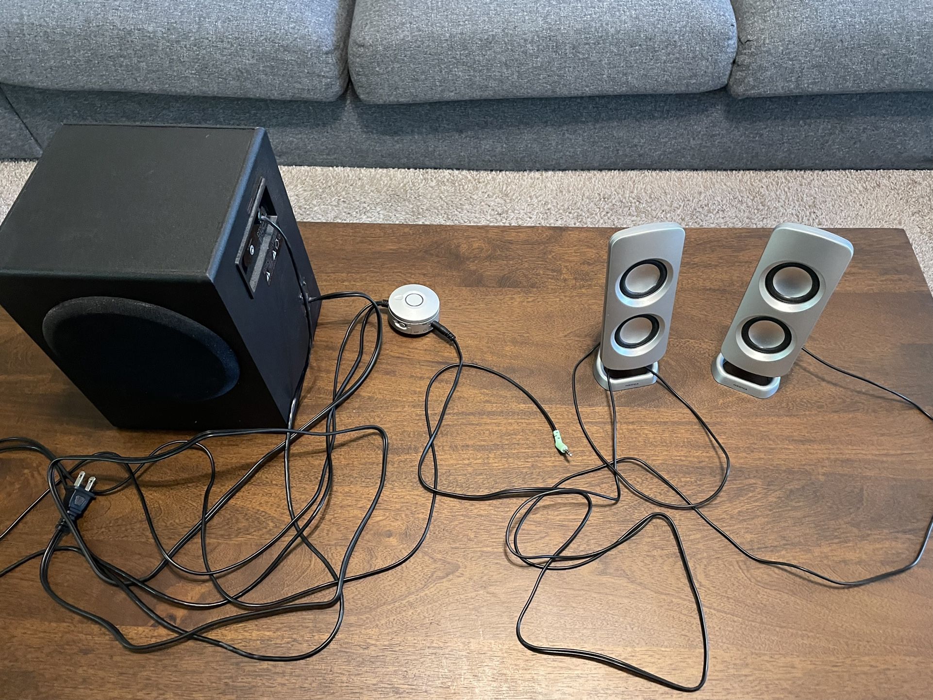 Insignia Computer Speakers w/ Subwoofer (model NS-PSD5321)