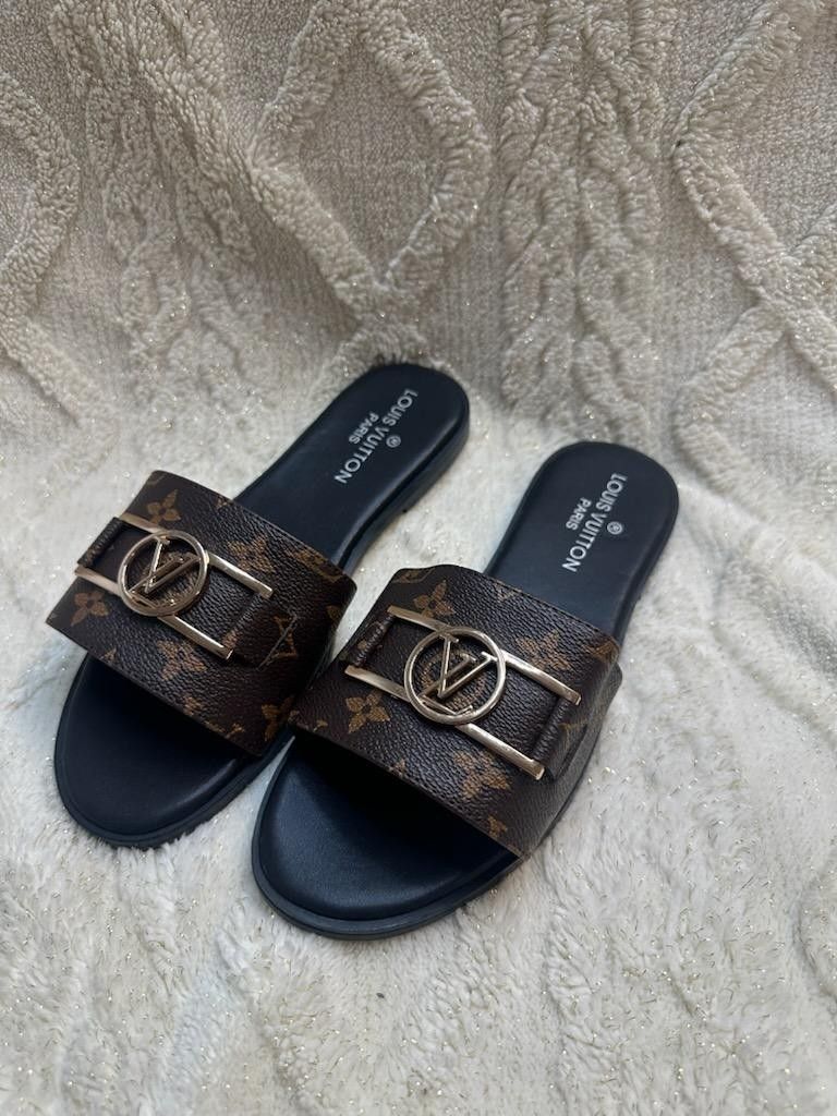 New LV Sandals Size 7.5