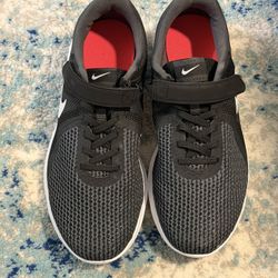 Nike Sneakers Size 9 Never Worn 