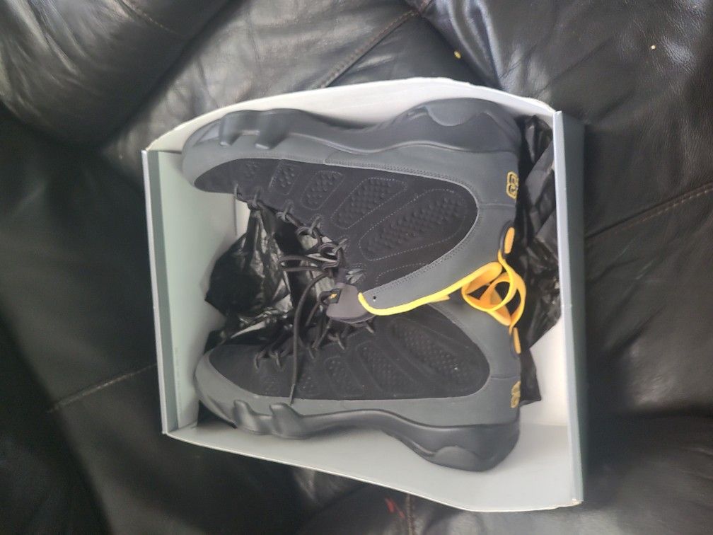 Air Jordan 9 University Gold