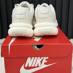 Nike cream Navy Mesh Lace Up Low Top Athletic Running Sneakers