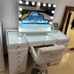 White Vanity With Bluetooth Mirror