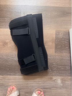 Adult adjustable knee brace