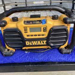 DEWALT Worksite Radio / Charger (DC012) - AC or DC, AM/FM, Aux, 3 AC Outlets -