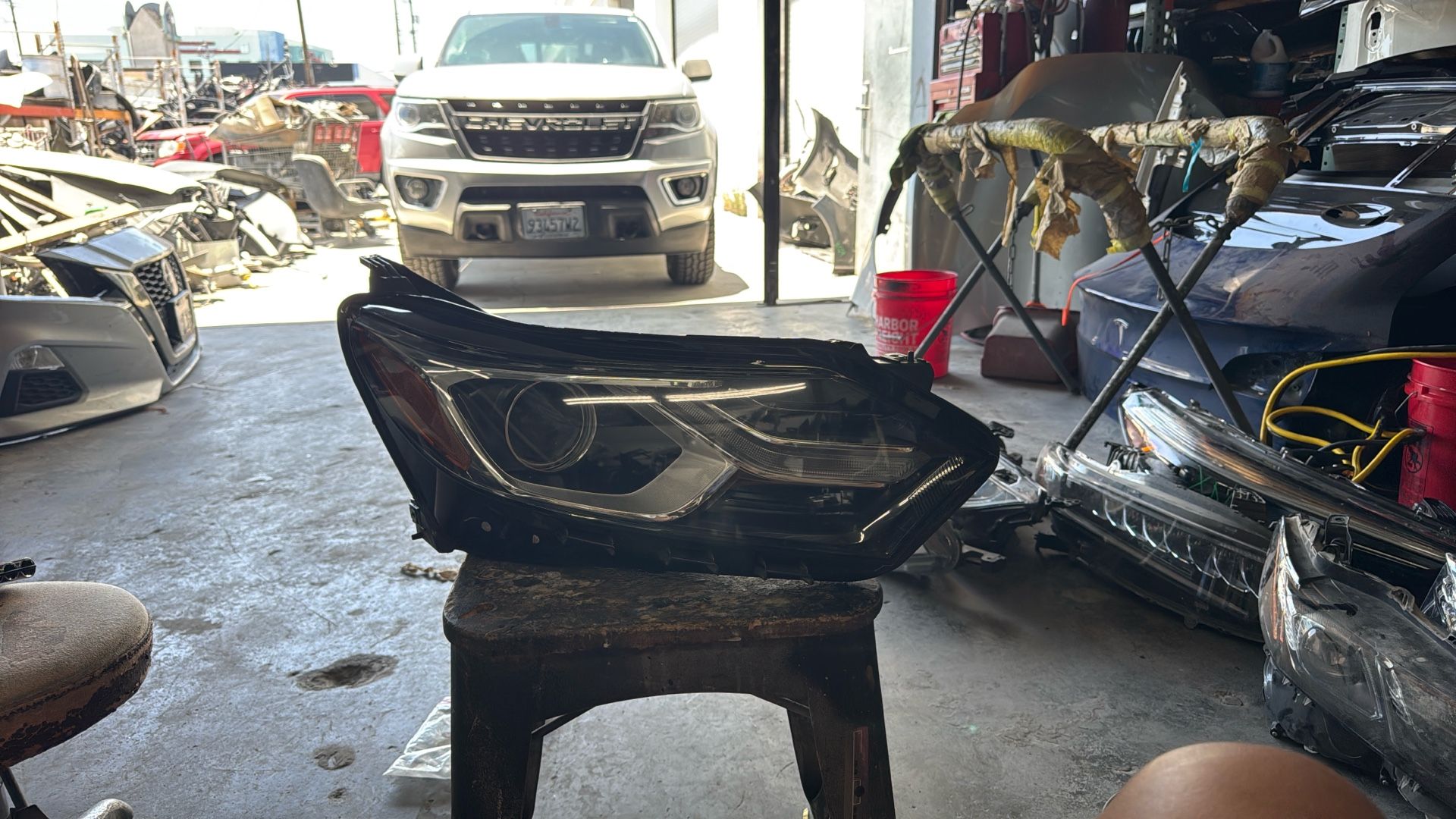 2019 2022 Chevy Traverse right headlight