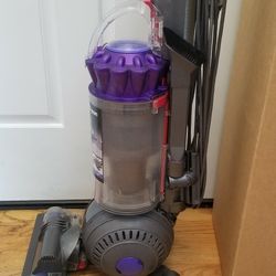NEW cond  DYSON ANIMAL BIG BALL  VACUUM  ,WORKS EXCELLENT  , COND  , WORKSGREAT , IN THE BOX, 