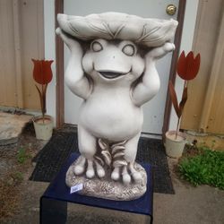 Awesome designers 2ft Frog display High Quality display Pc