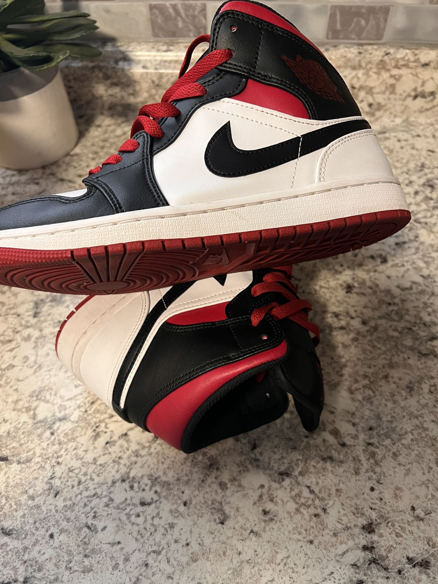 Nike Jordan Men’s Air 1 Mild White / Gym Red -black