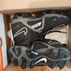 Boys 3.5y Nike Baseball Cleats New In Box