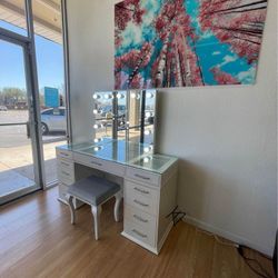 🪞Valentina Luminous White Vanity
Furniture of America$20 Down Payment and delivery available 