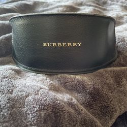 Never worn Burberry Sunglasses 