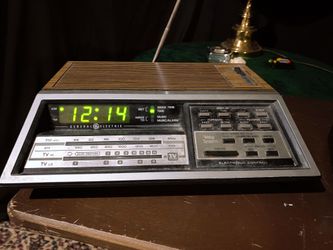 Vintage clock/ radio