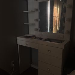 Makeup vanity