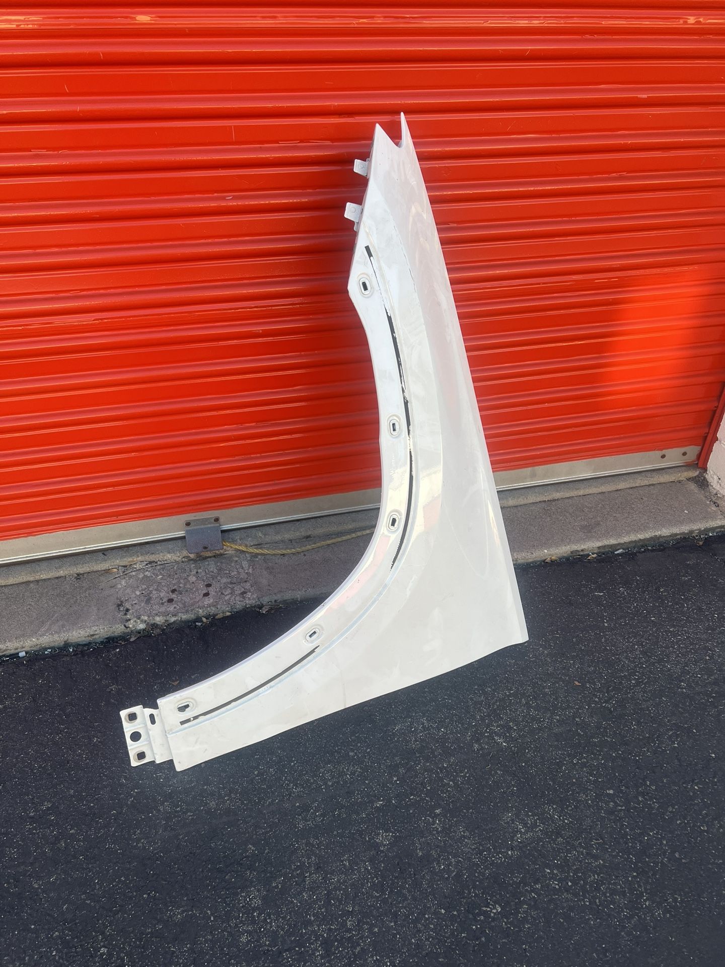 2020-2024 X167 GLS450 MERCEDES BENZ LEFT SIDE FENDER ORIGINAL OEM WHITE COLOR NICE SHAPE