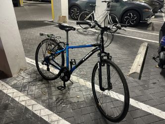 Pair Of Used Adult Bicycles Model Trek , 27,5 Inches Wheels