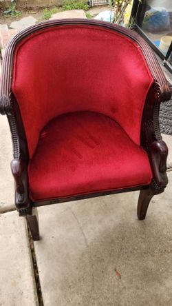 Laurel Crown French Antique Tub Chair