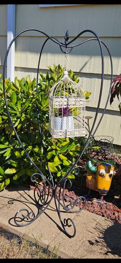 Metal flower stand w/ bird cage