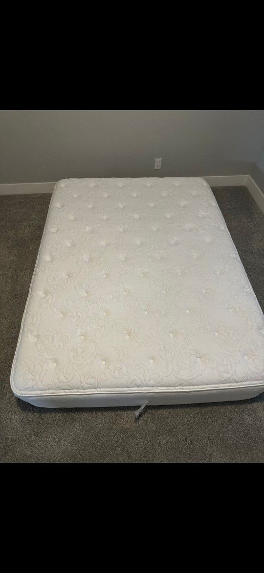 ARHAUS  QUEEN MATTRESS & BOX SPRING