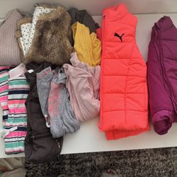 Selling Girls Size 4/5 10 Pieces Of Clothing Good Condition