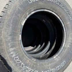 Tires 265/70/17 Wrangler 