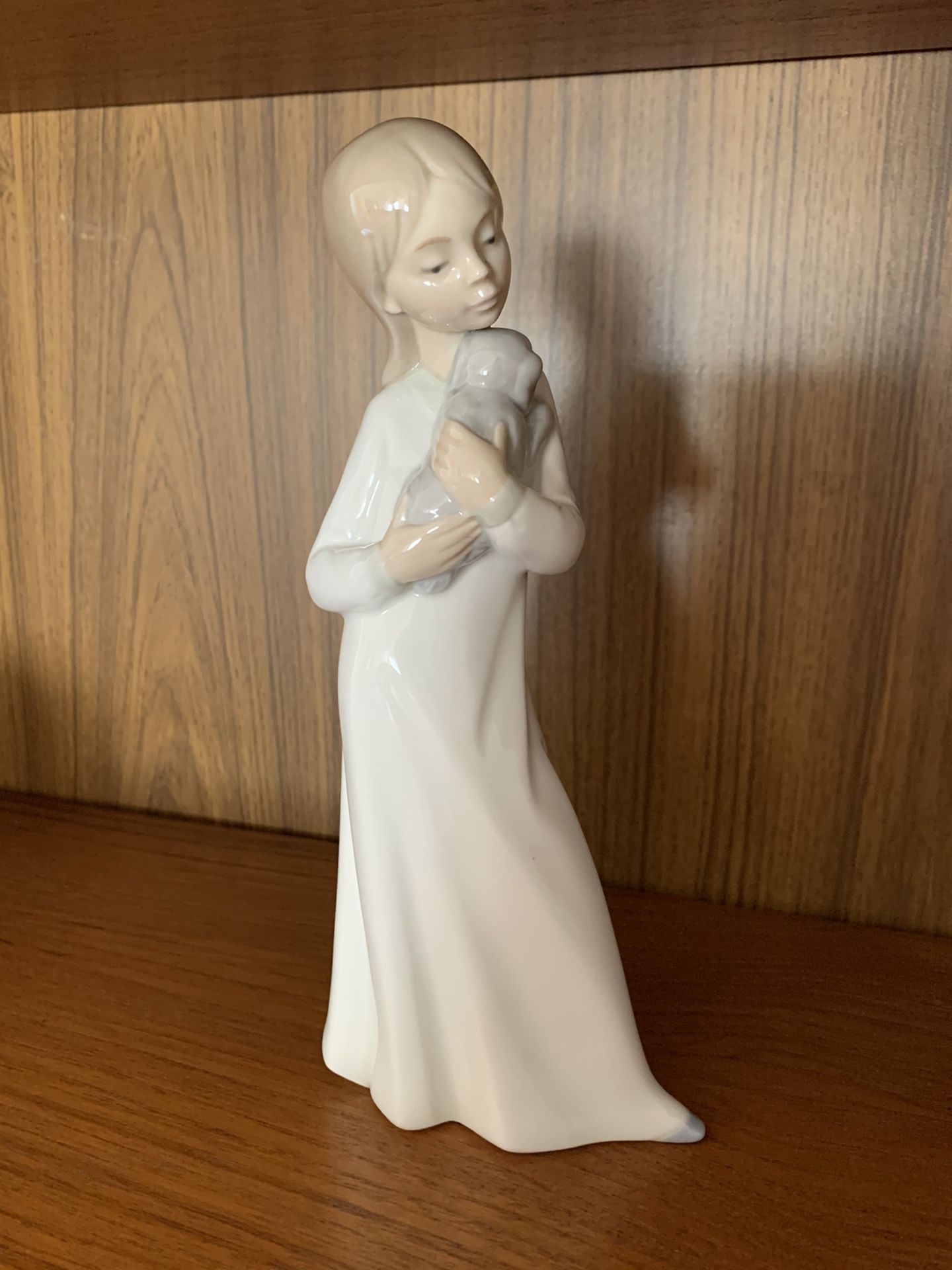 Lladro NAO Figurine Girl In Night Gown With Puppy